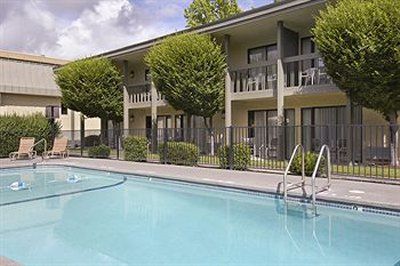Ramada By Wyndham Airport North 2* Medford